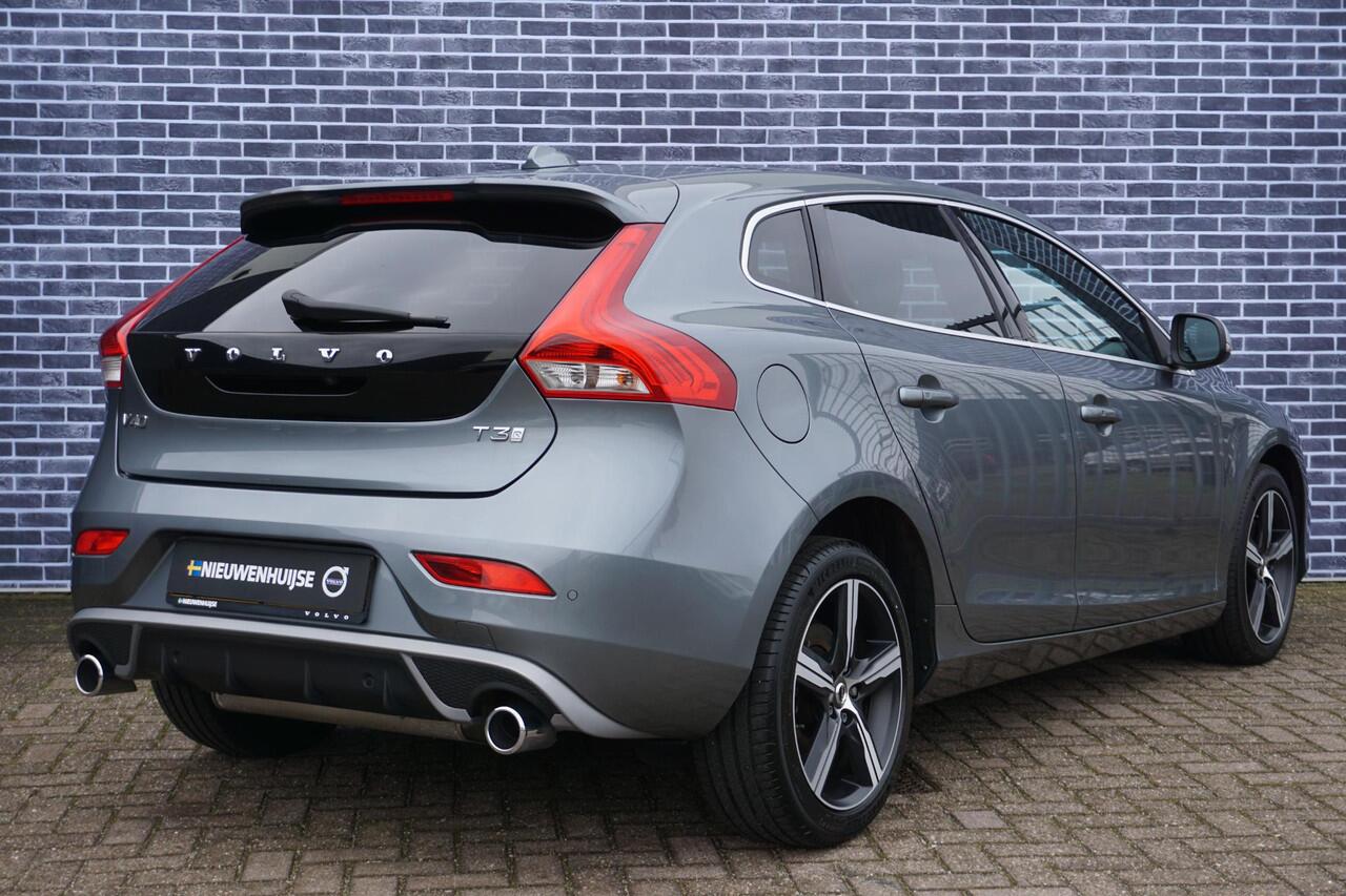 Volvo V40 1.5 T3 Polar+ Sport | Panoramadak | Harman/Kardon | Keyless entry | Standkachel | Stoel verwarming | DAB | Parkeercamera |