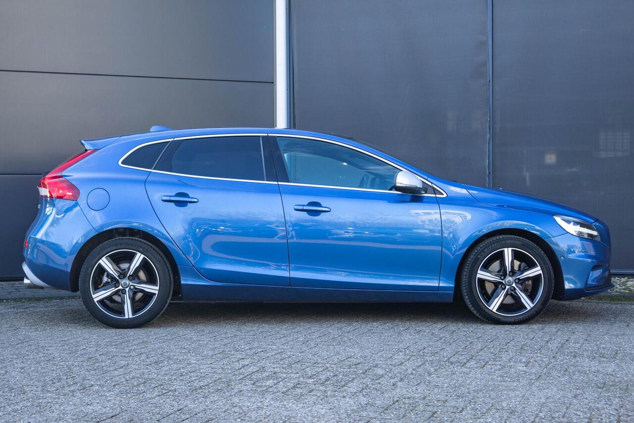 Volvo V40 T3 Automaat Polar+ Sport | Panoramadak | Alarmklasse 3 | Premium Audio | Parkeercamera | Keyless Entry | Verwarmbare voorstoelen