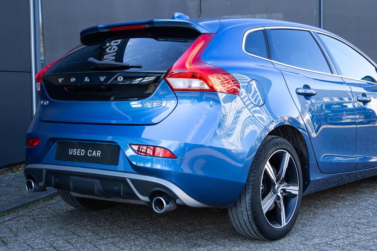 Volvo V40 T3 Automaat Polar+ Sport | Panoramadak | Alarmklasse 3 | Premium Audio | Parkeercamera | Keyless Entry | Verwarmbare voorstoelen