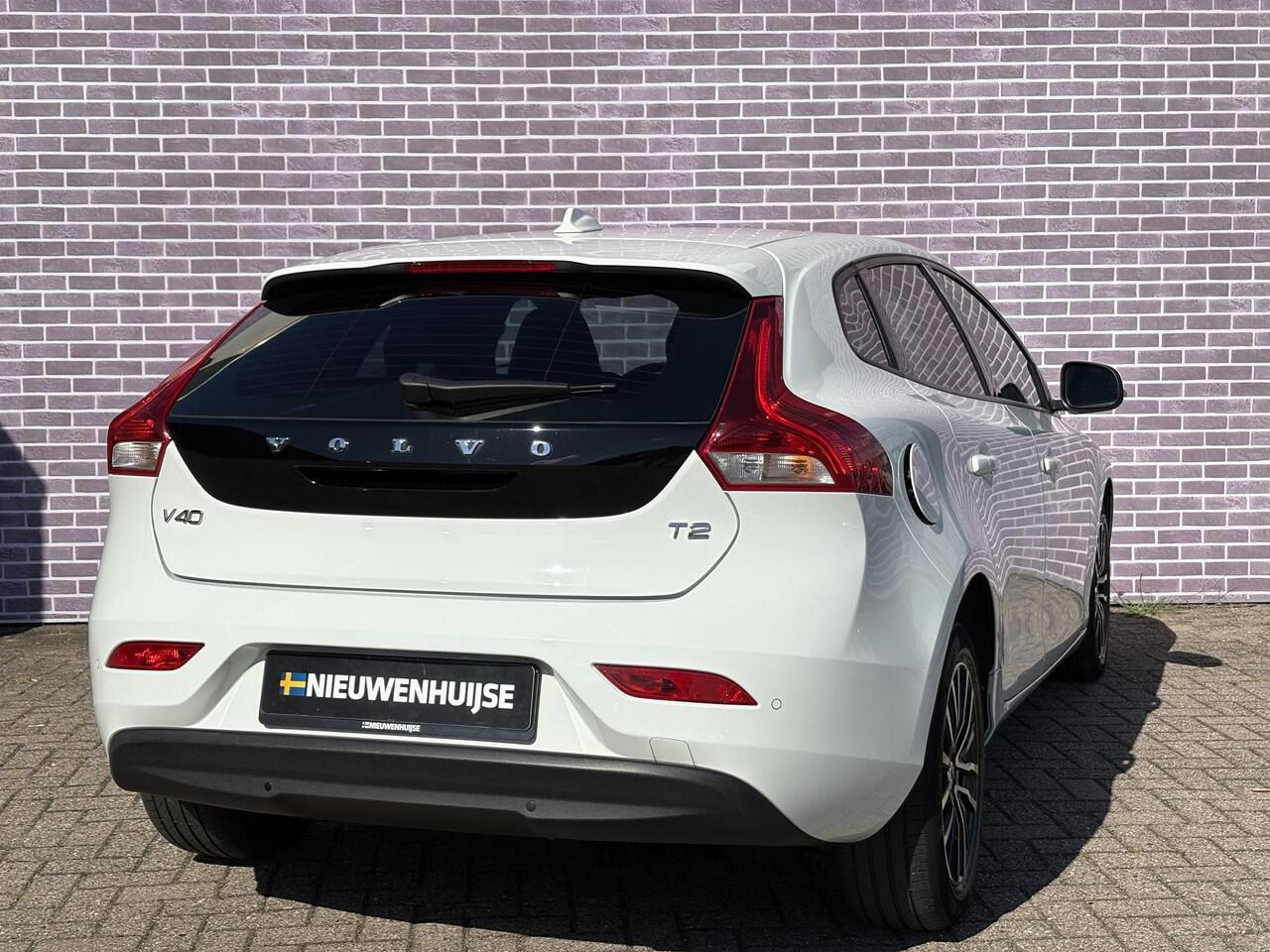 Volvo V40 T2 POLAR + AUTOMAAT | Multi media | spraakbediening telefoon en Navigatie | Stoelverwarming |