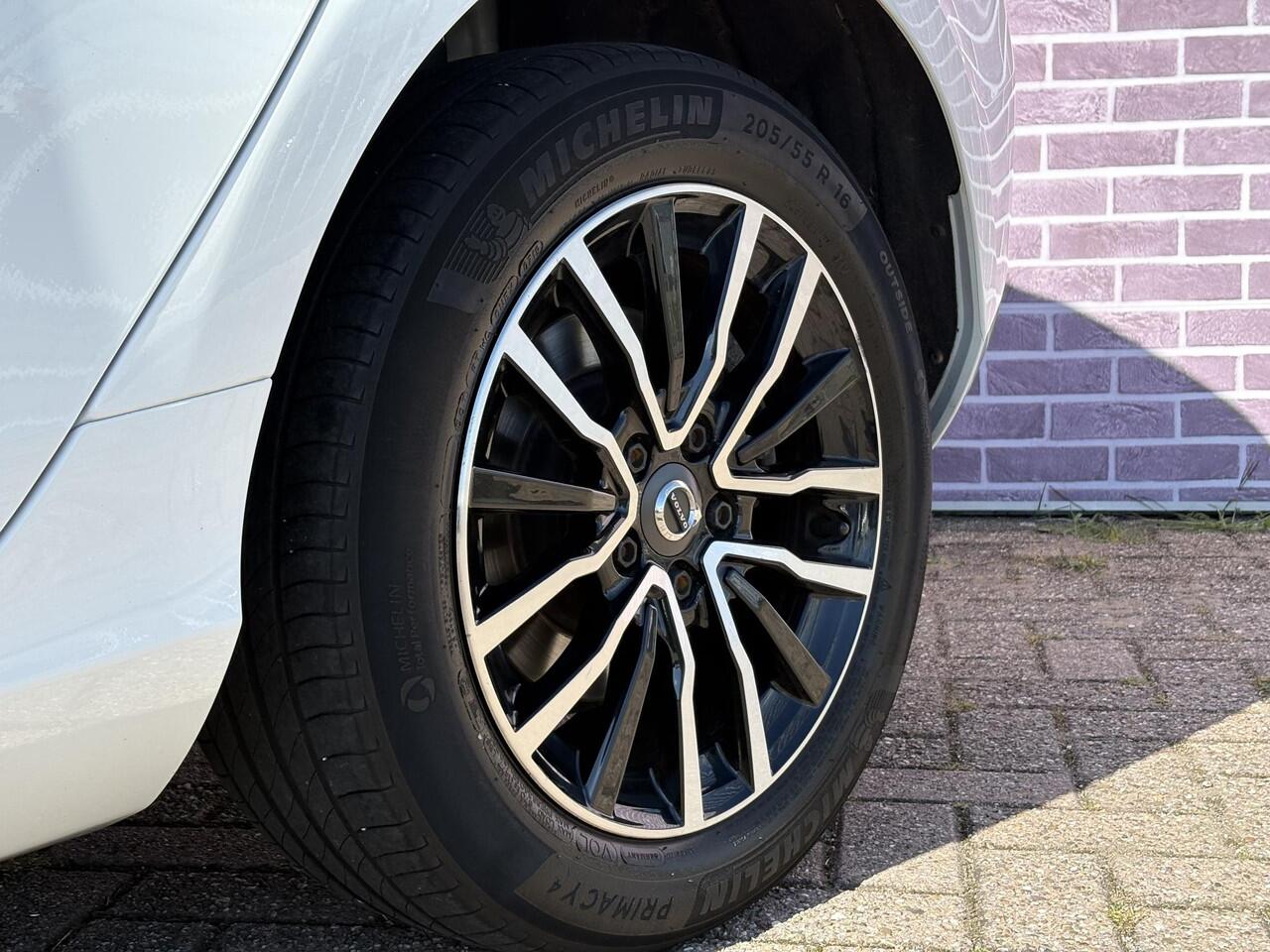 Volvo V40 T2 POLAR + AUTOMAAT | Multi media | spraakbediening telefoon en Navigatie | Stoelverwarming |