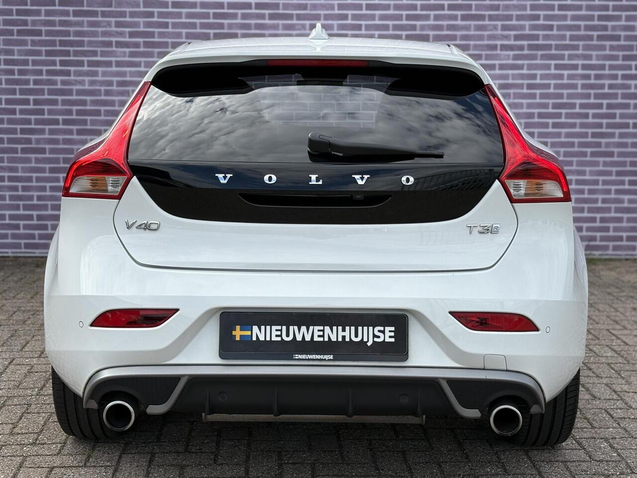 Volvo V40 1.5 T3 Polar+ Sport | DAB | Panoramadak | Stoelverwarming | Parkeersensoren V+A | Parkeercamera | Keyless entry/start | Harman/Kardon | Volvo on Call |