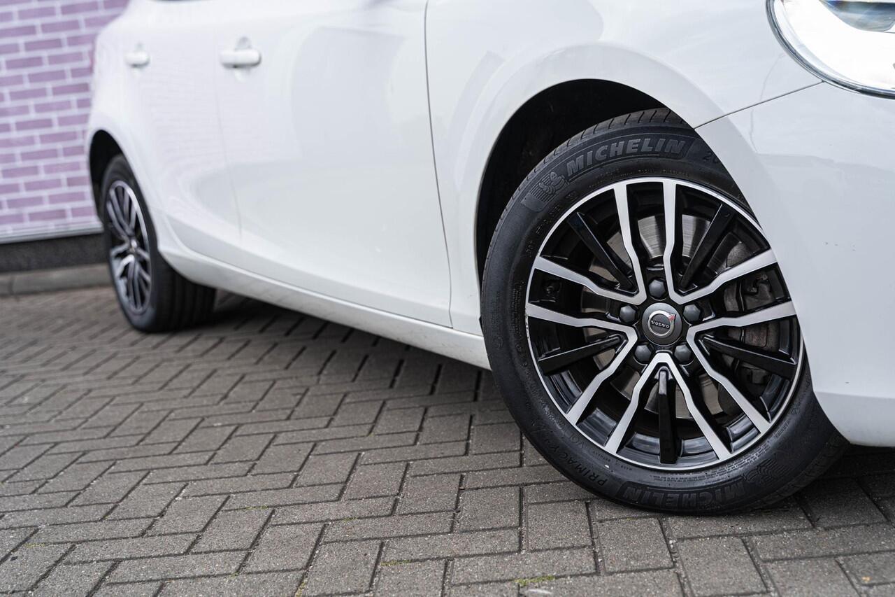 Volvo V40 1.5 T2 Polar+ | Automaat | Navi | Stoelverwarming | Park Assist | Cruise Control | High Performance Audio | Climate Control | Bluetooth | Volvo On Call | DAB |