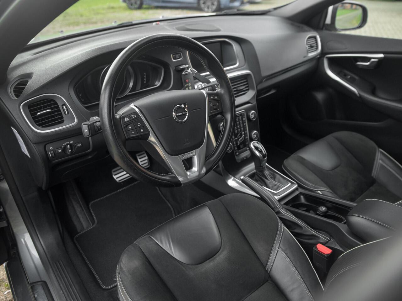 Volvo V40 1.5 T3 R-Design Pano H&K Keyless Cruise