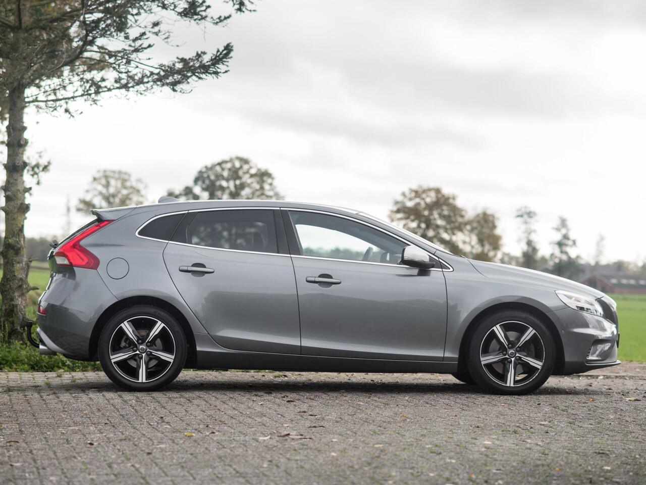 Volvo V40 1.5 T3 R-Design Pano H&K Keyless Cruise