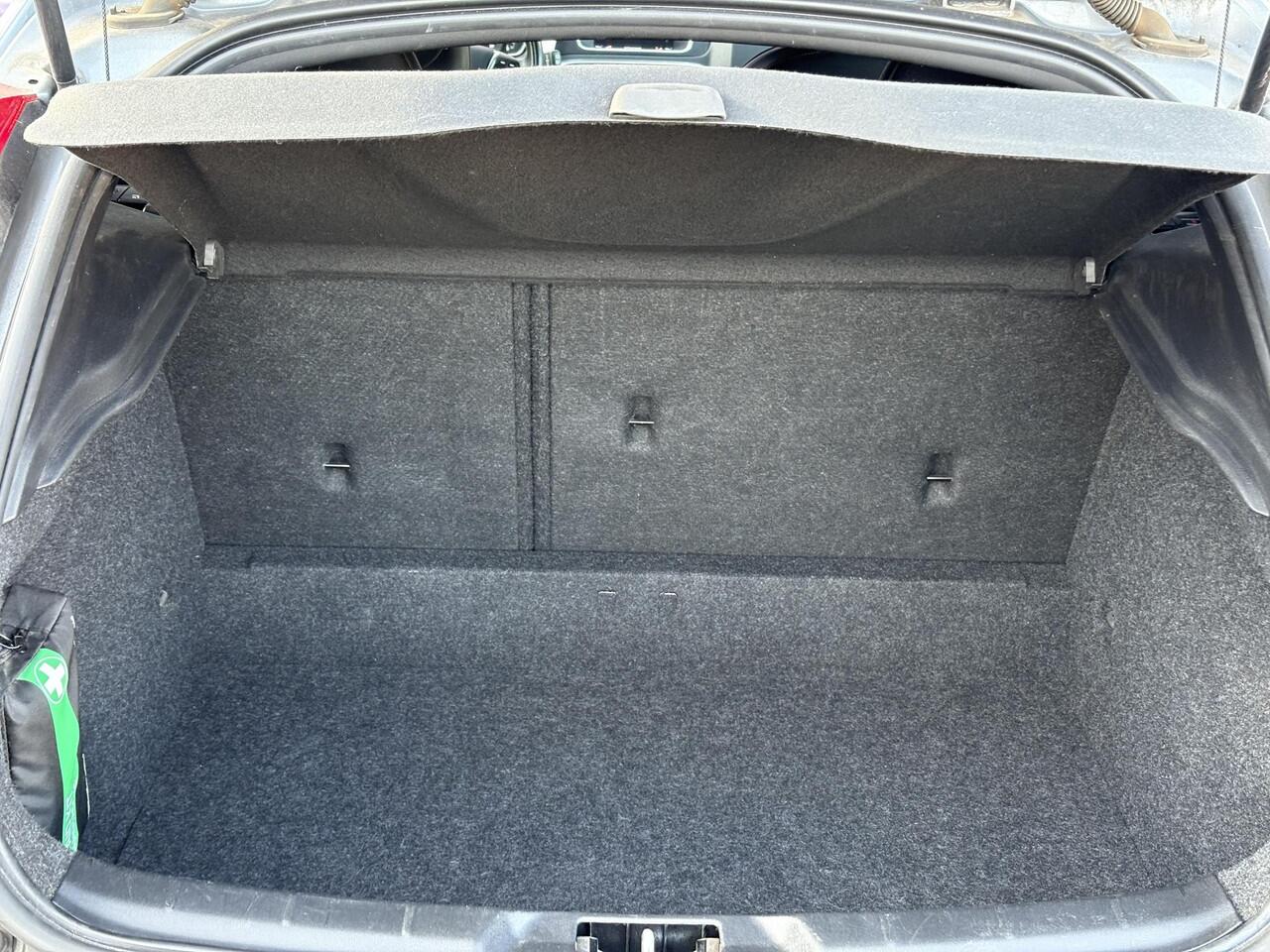 Volvo V40 1.5 T3 Polar+ Sport | DAB | Harman/Kardon | Keyless entry/start | Panoramadak | Regensensor | stoelverwarming | Trekhaak | Parkeercamera | Parkeersensoren V+A |