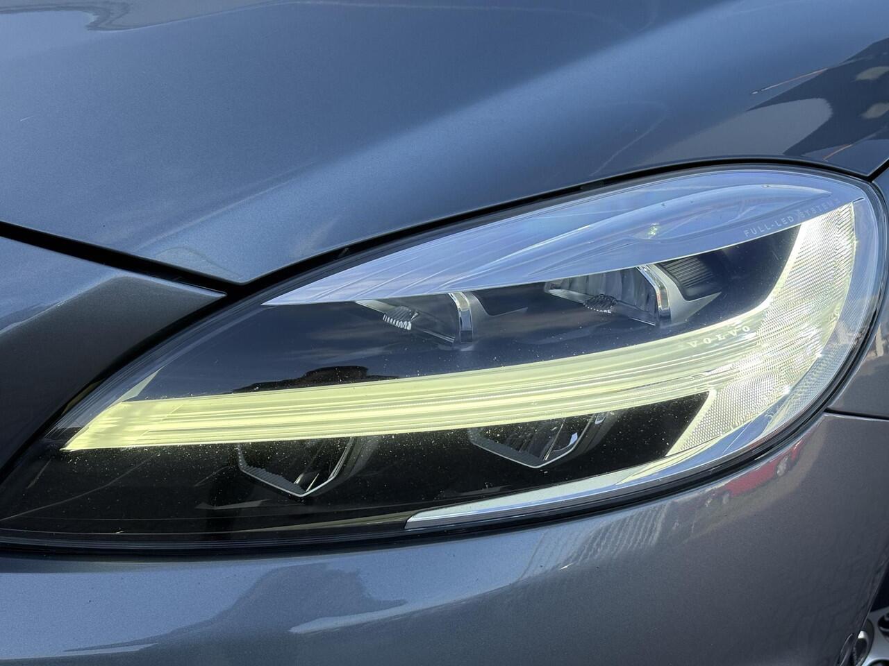 Volvo V40 1.5 T3 Polar+ Sport | DAB | Harman/Kardon | Keyless entry/start | Panoramadak | Regensensor | stoelverwarming | Trekhaak | Parkeercamera | Parkeersensoren V+A |