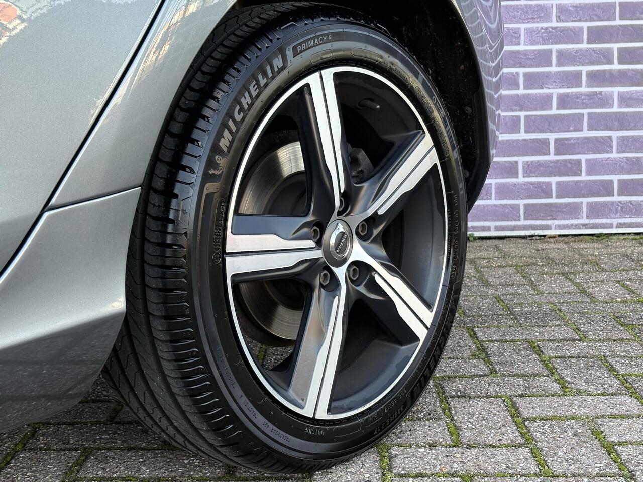 Volvo V40 1.5 T3 Polar+ Sport | DAB | Harman/Kardon | Keyless entry/start | Panoramadak | Regensensor | stoelverwarming | Trekhaak | Parkeercamera | Parkeersensoren V+A |