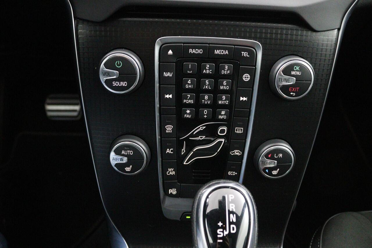 Volvo V40 1.5 T3 Polar+ Sport Panoramadak | Automaat | trekhaak | navigatie| stoelverwarming