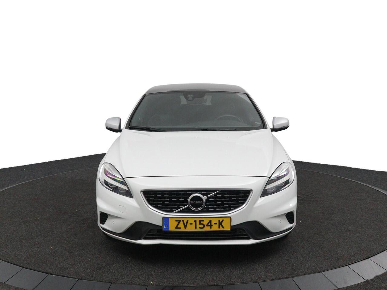Volvo V40 1.5 T3 Polar+ Sport Panoramadak | Automaat | trekhaak | navigatie| stoelverwarming