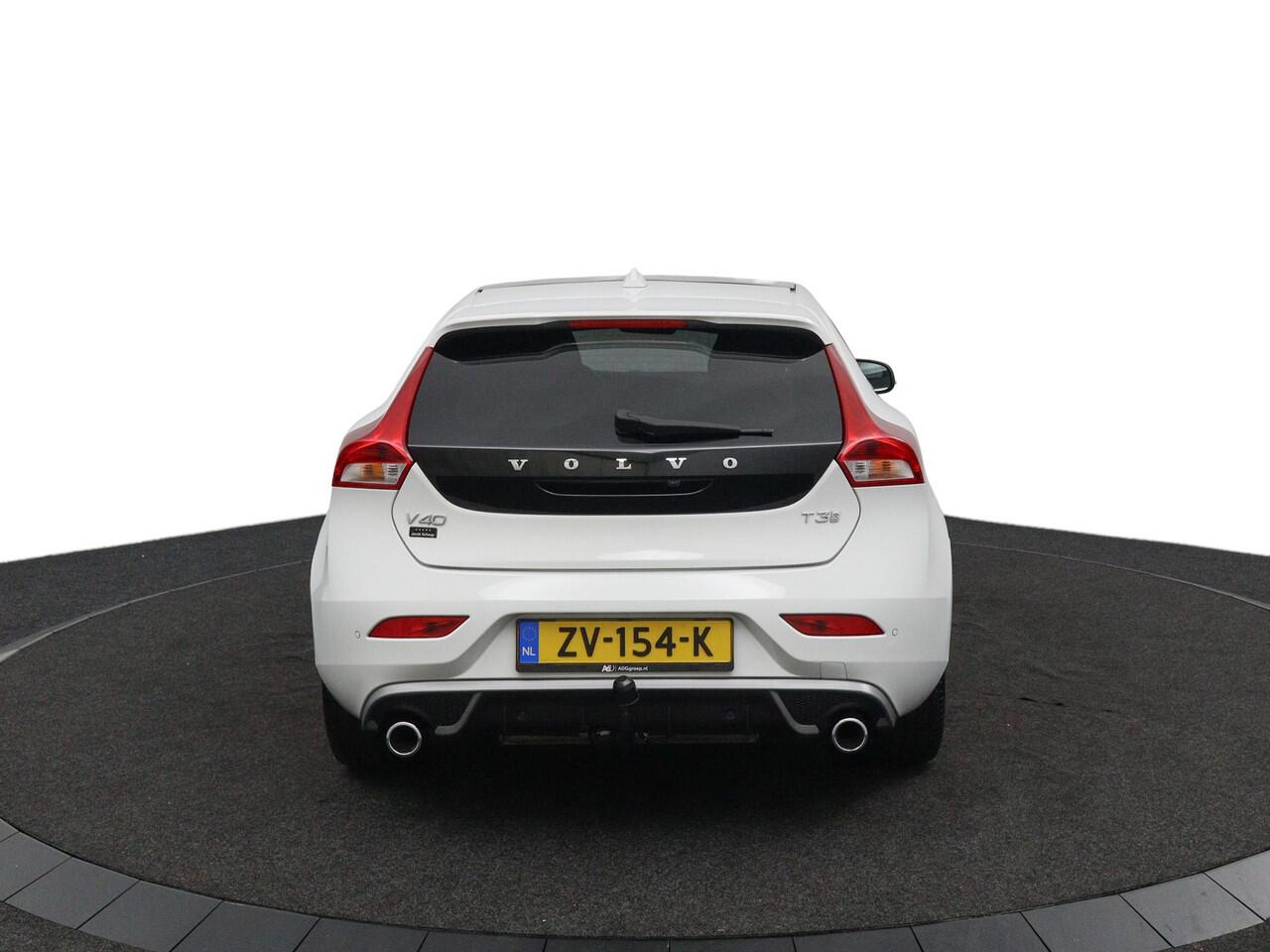 Volvo V40 1.5 T3 Polar+ Sport Panoramadak | Automaat | trekhaak | navigatie| stoelverwarming