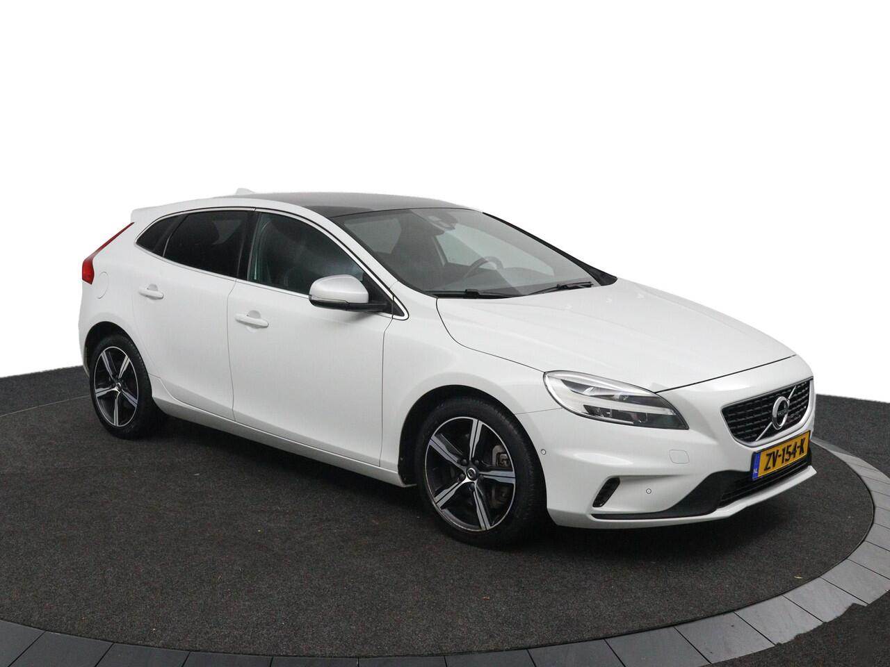 Volvo V40 1.5 T3 Polar+ Sport Panoramadak | Automaat | trekhaak | navigatie| stoelverwarming