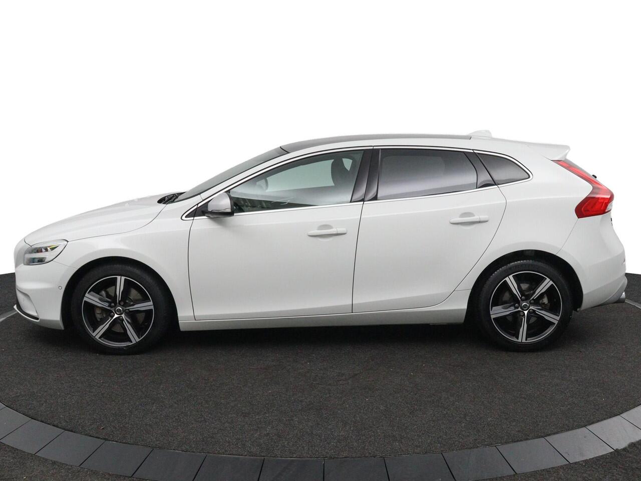 Volvo V40 1.5 T3 Polar+ Sport Panoramadak | Automaat | trekhaak | navigatie| stoelverwarming