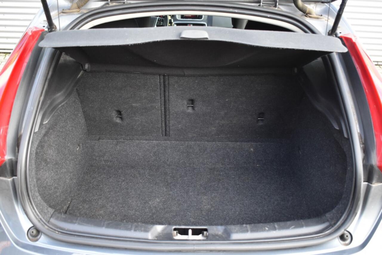 Volvo V40 1.5 T2 POLAR+ / LED PAKKET / STOEL VERW. / PDC