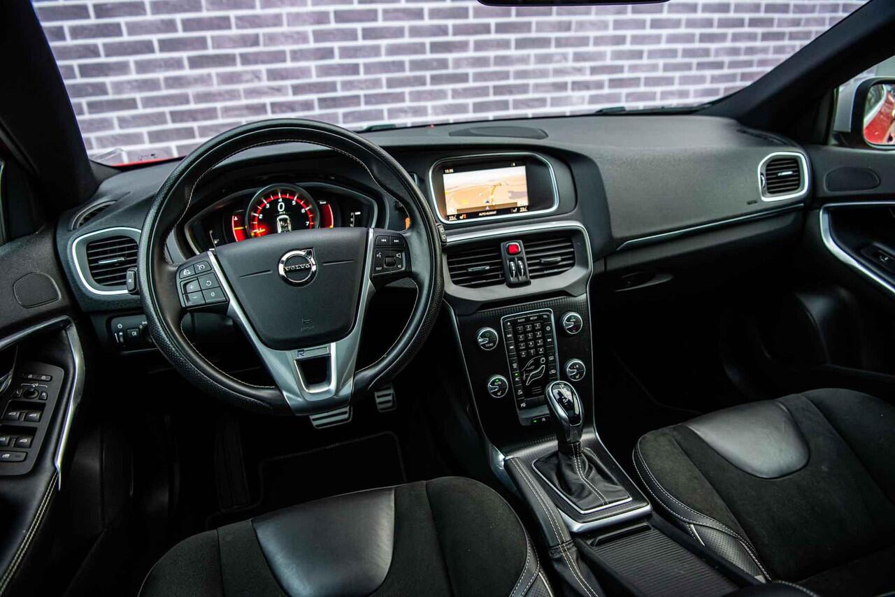 Volvo V40 T3 Automaat Polar+ Sport | Trekhaak | Panoramadak | Camera | Park pilot | Stoelverwarming | DAB+ | Keyless entry | Premium Audio