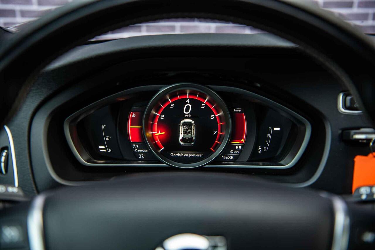 Volvo V40 T3 Automaat Polar+ Sport | Trekhaak | Panoramadak | Camera | Park pilot | Stoelverwarming | DAB+ | Keyless entry | Premium Audio