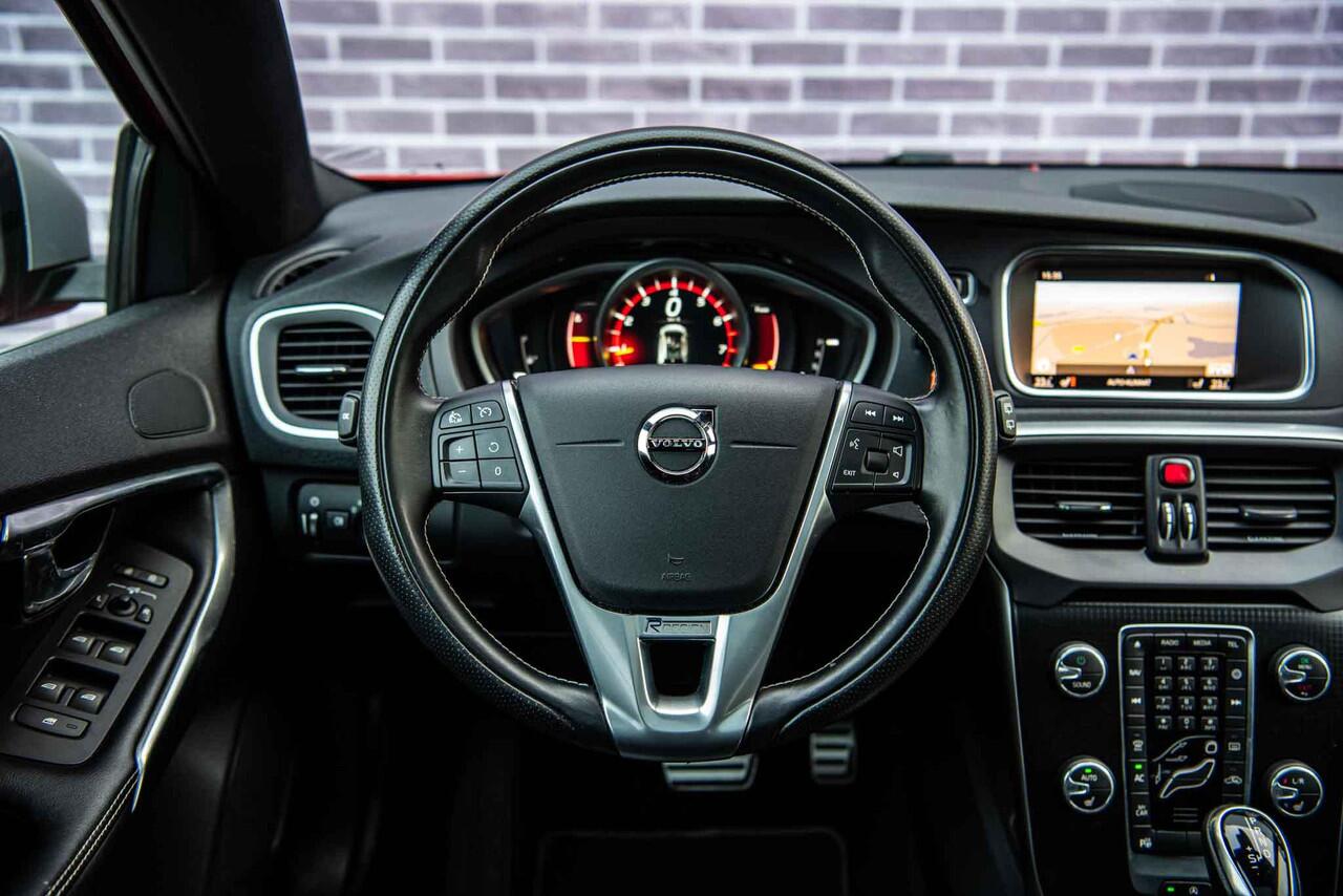 Volvo V40 T3 Automaat Polar+ Sport | Trekhaak | Panoramadak | Camera | Park pilot | Stoelverwarming | DAB+ | Keyless entry | Premium Audio