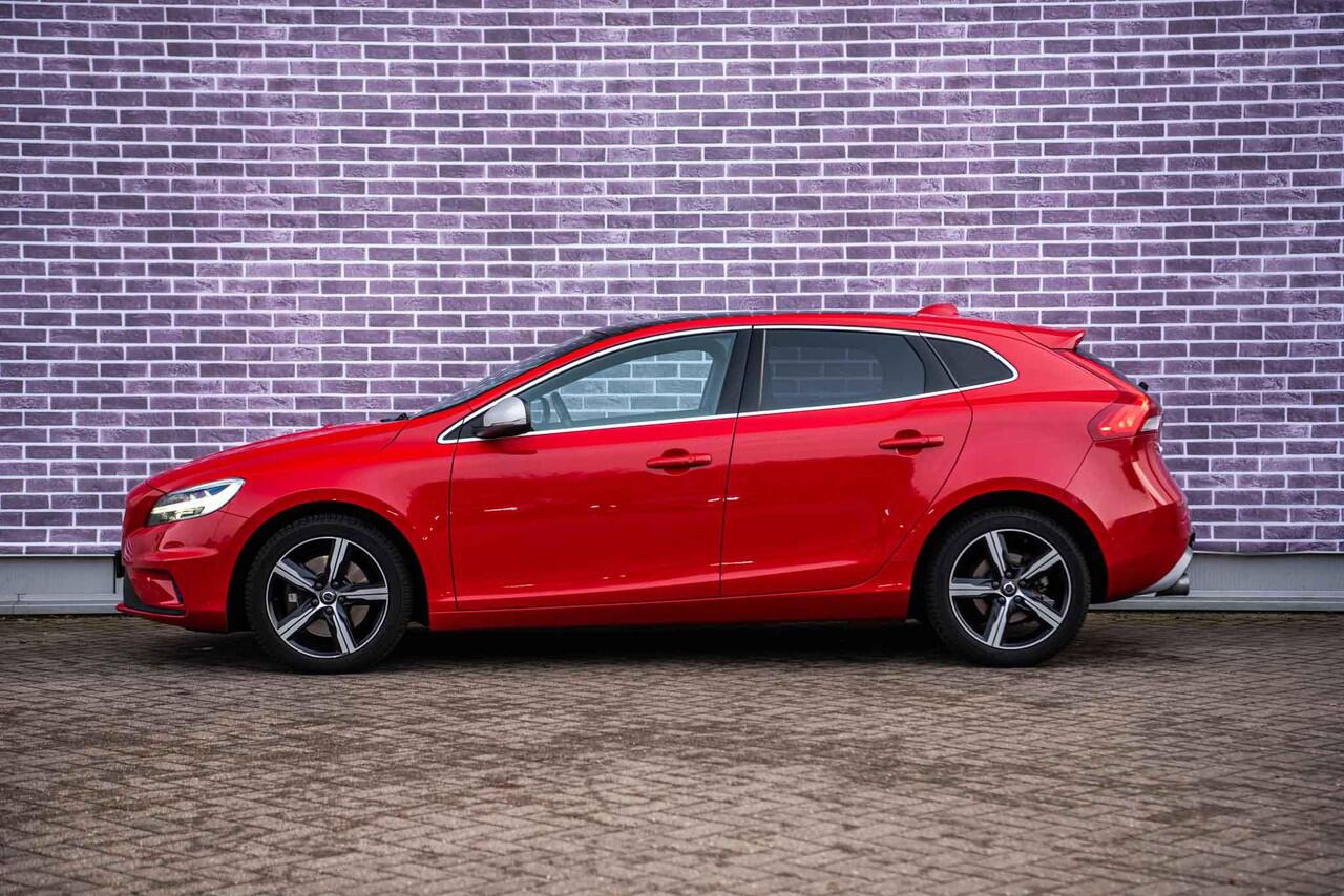 Volvo V40 T3 Automaat Polar+ Sport | Trekhaak | Panoramadak | Camera | Park pilot | Stoelverwarming | DAB+ | Keyless entry | Premium Audio