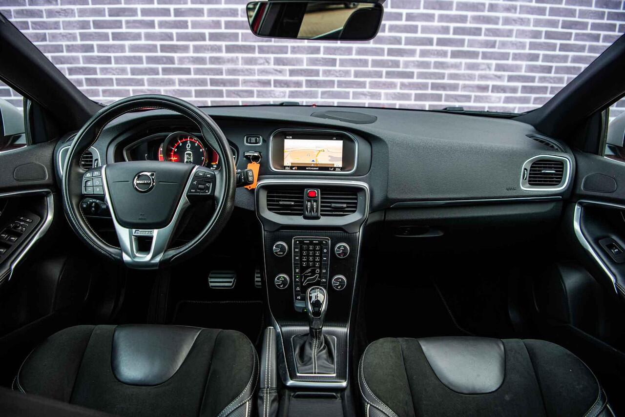 Volvo V40 T3 Automaat Polar+ Sport | Trekhaak | Panoramadak | Camera | Park pilot | Stoelverwarming | DAB+ | Keyless entry | Premium Audio