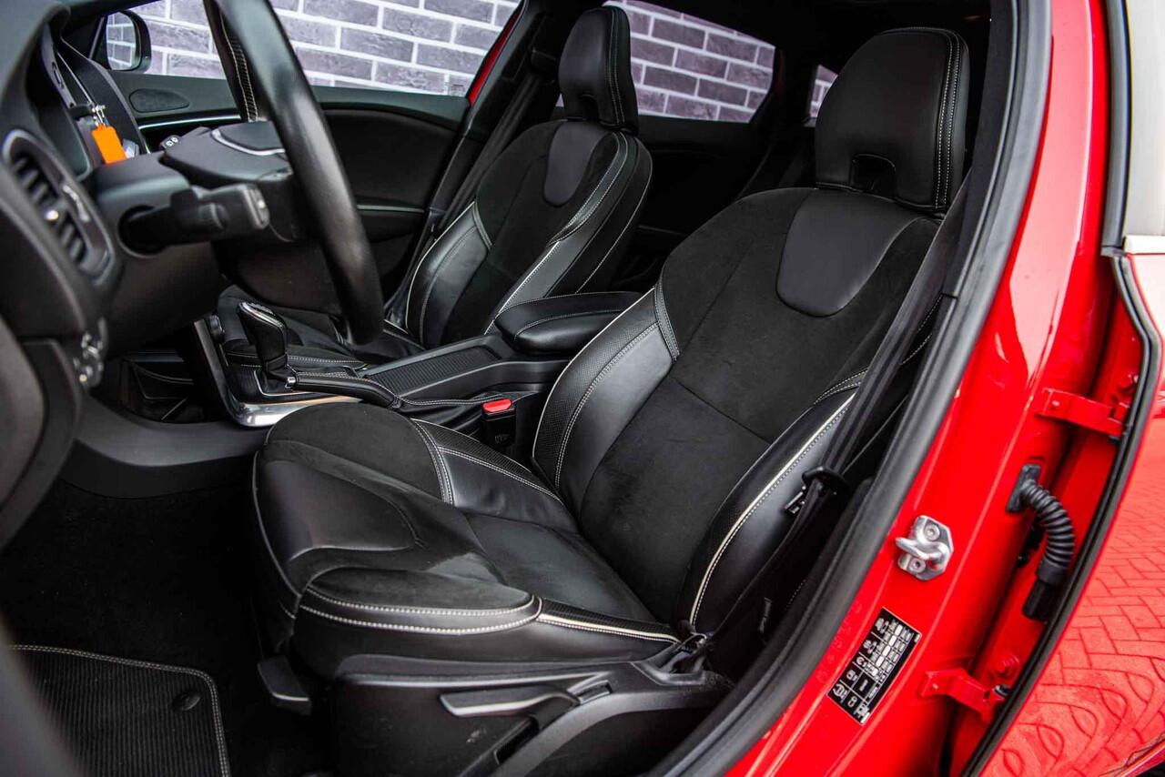 Volvo V40 T3 Automaat Polar+ Sport | Trekhaak | Panoramadak | Camera | Park pilot | Stoelverwarming | DAB+ | Keyless entry | Premium Audio