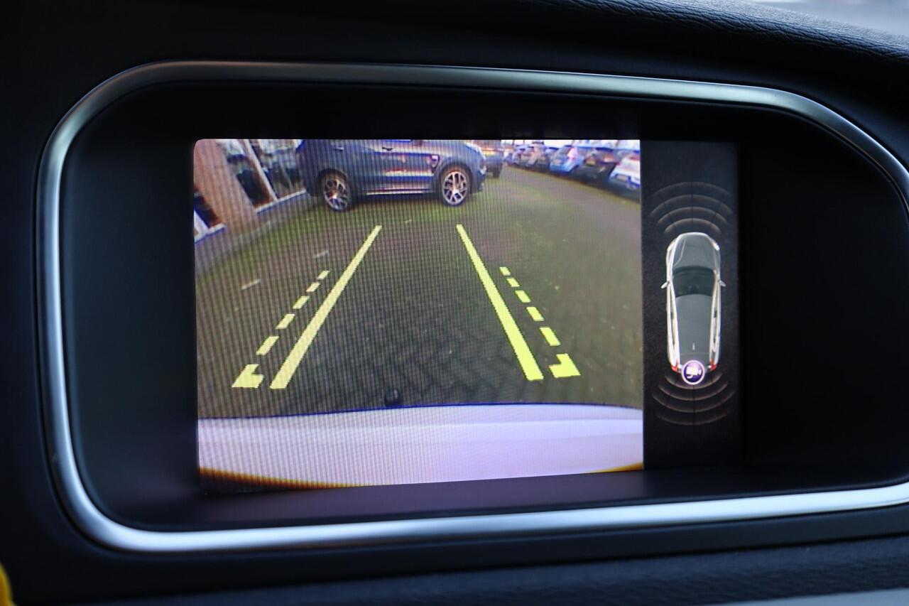 Volvo V40 2.0 T3 Polar+ CAMERA TREKHAAK-AFN. RUIT+STOELVERWARMING 2xPDC 17"LMV FULL-LED HALFLEER CRUISE NAVI CLIMA ENZ.
