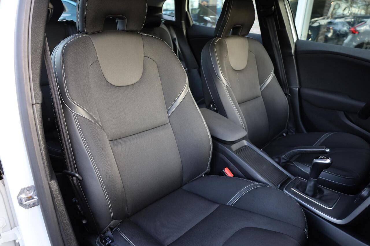 Volvo V40 2.0 T3 Polar+ CAMERA TREKHAAK-AFN. RUIT+STOELVERWARMING 2xPDC 17"LMV FULL-LED HALFLEER CRUISE NAVI CLIMA ENZ.