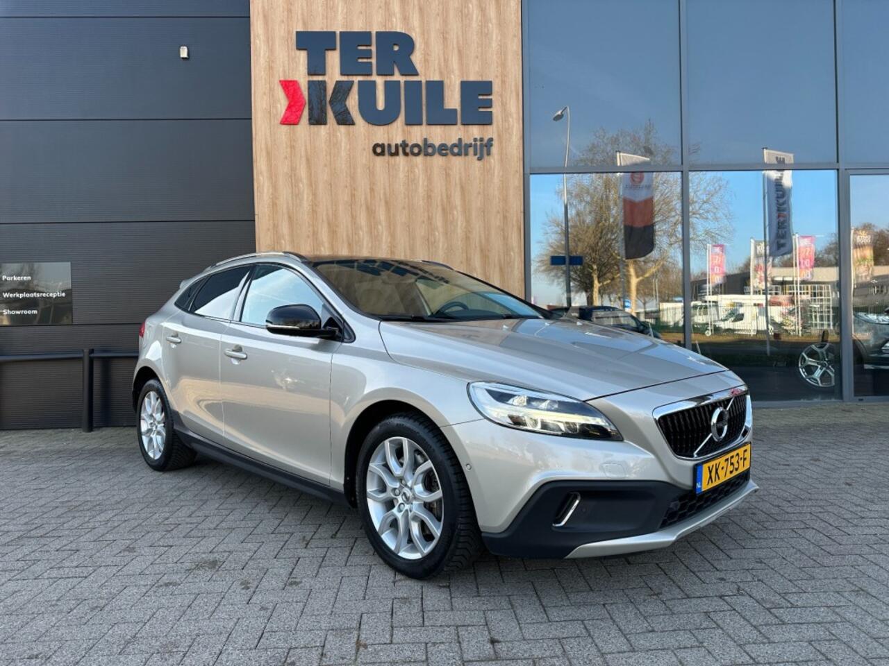 Volvo V40 Cross Country 1.5 T3 Polar+ Luxury / Trekhaak / CarPlay