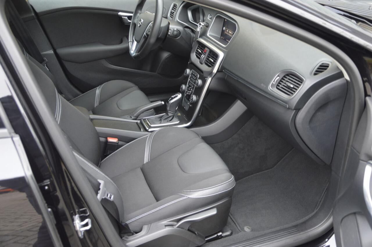 Volvo V40 1.5 T2 Polar + navigatie, winterpack, xenon, lm velgen