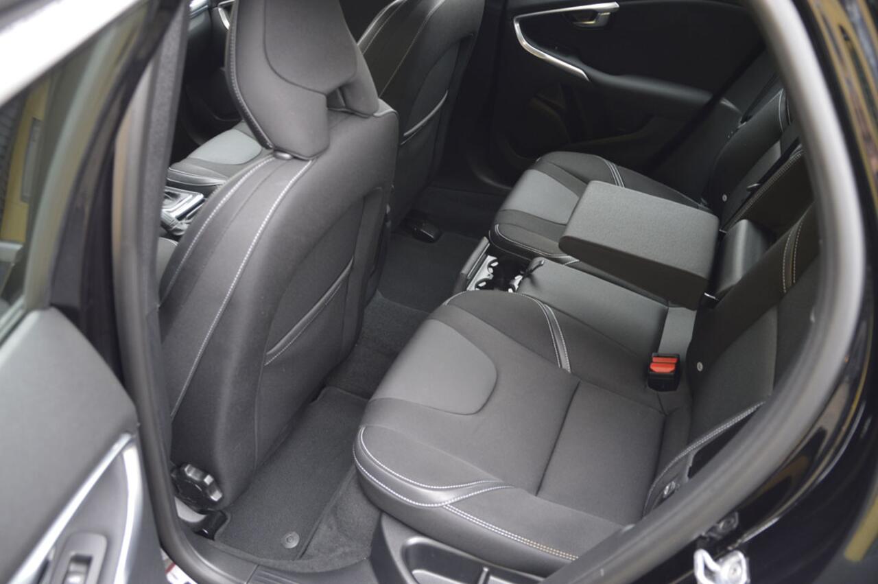 Volvo V40 1.5 T2 Polar + navigatie, winterpack, xenon, lm velgen