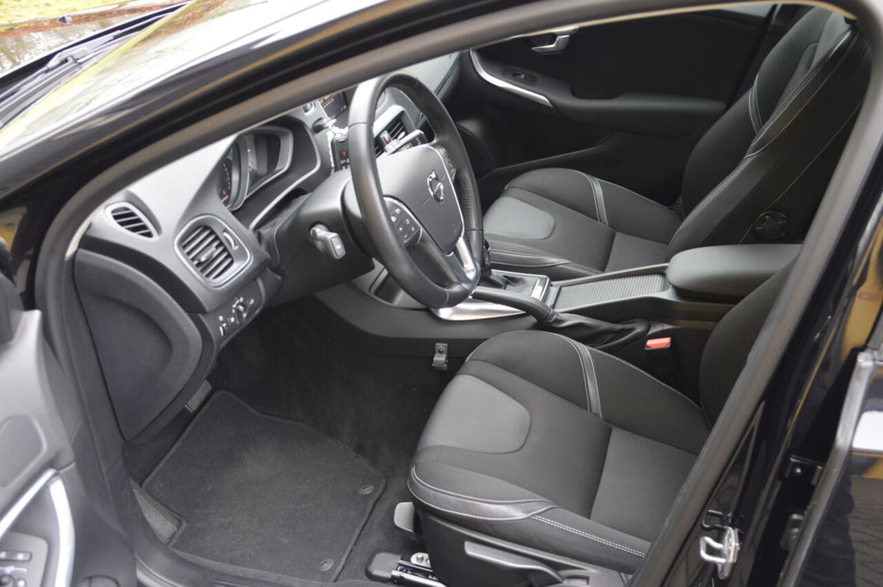 Volvo V40 1.5 T2 Polar + navigatie, winterpack, xenon, lm velgen