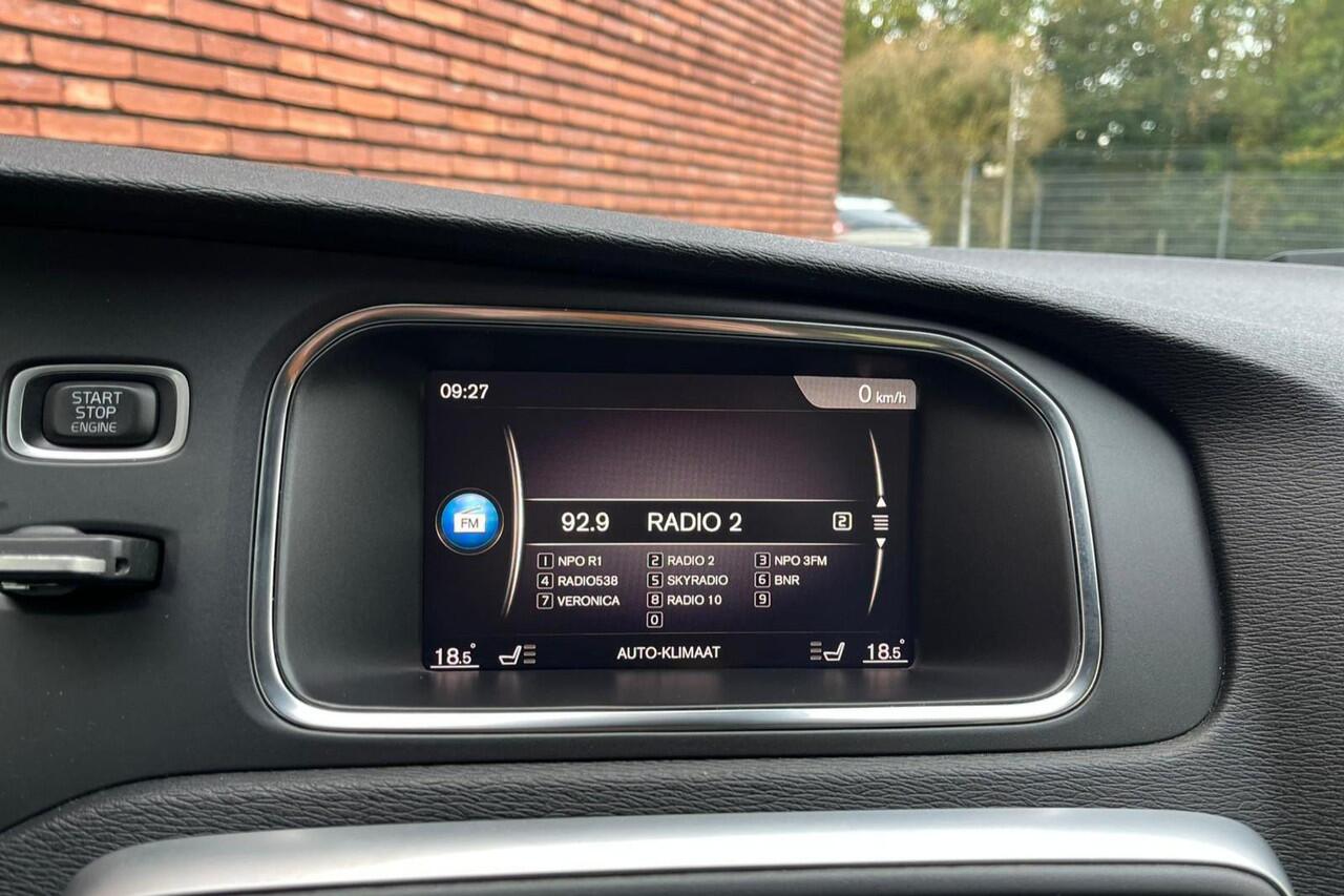 Volvo V40 T2 Automaat Edition+ | Stoelverwarming | Volvo on Call | Parkeersensoren | High Performance Audio | Navigatie | Climate Control | 16 inch Lichtmetalen velgen | Dealeronderhouden | LED Koplampen |