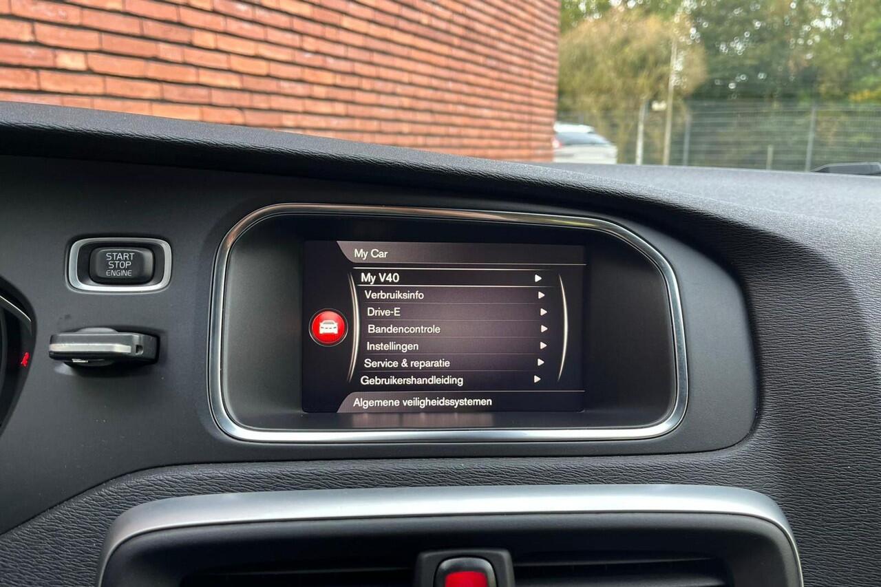 Volvo V40 T2 Automaat Edition+ | Stoelverwarming | Volvo on Call | Parkeersensoren | High Performance Audio | Navigatie | Climate Control | 16 inch Lichtmetalen velgen | Dealeronderhouden | LED Koplampen |