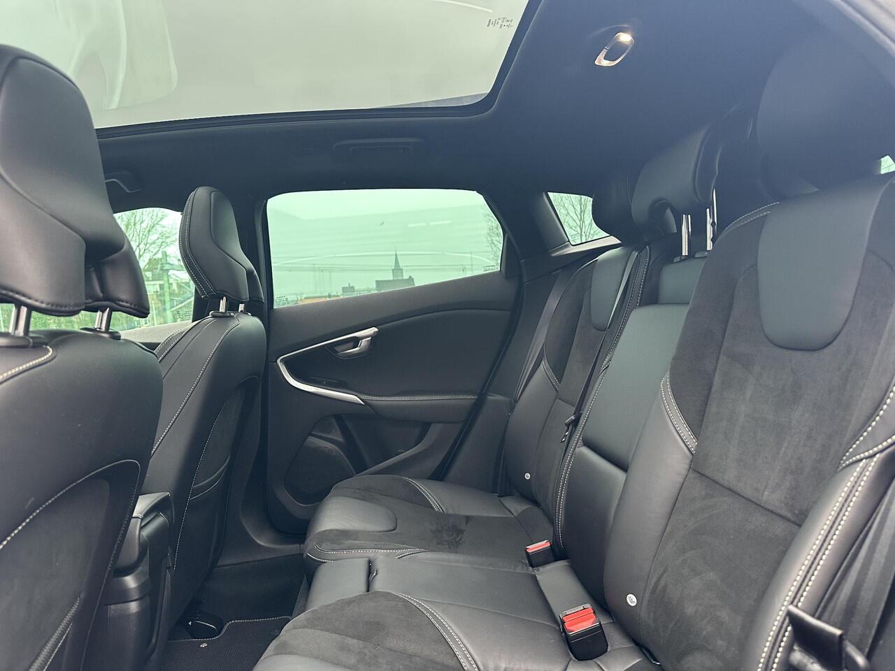 Volvo V40 1.5 T3 Polar+ Sport Automaat, Intellisafe / BLIS / Pano. dak / Camera achter / Adaptive Cruise / Keyless / Park assist / Voorstoelen verwarmd / Harman Kardon 17 inch wielen