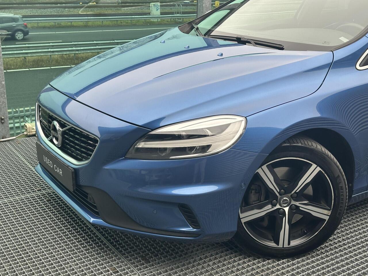 Volvo V40 1.5 T3 Polar+ Sport Automaat, Intellisafe / BLIS / Pano. dak / Camera achter / Adaptive Cruise / Keyless / Park assist / Voorstoelen verwarmd / Harman Kardon 17 inch wielen