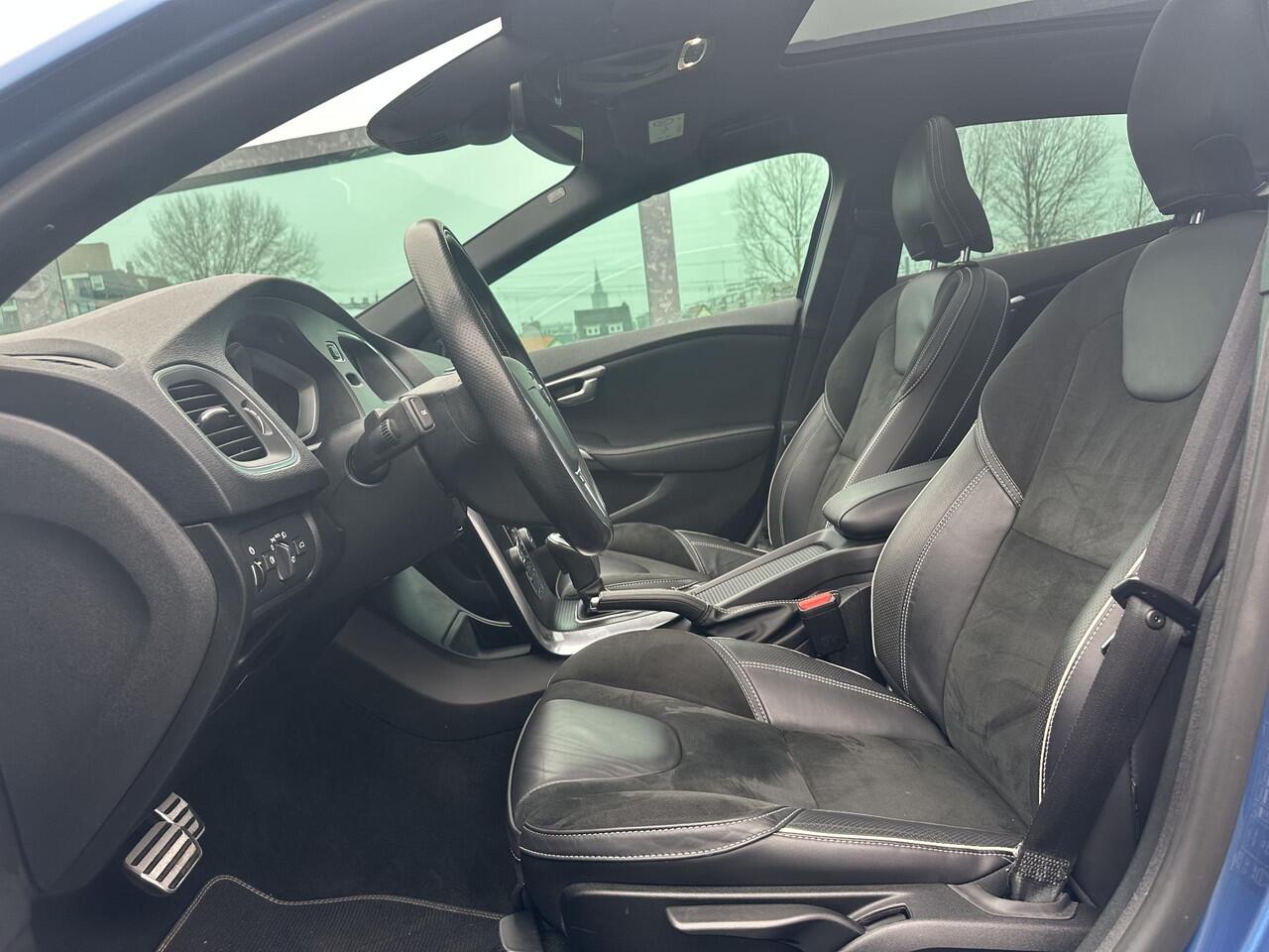 Volvo V40 1.5 T3 Polar+ Sport Automaat, Intellisafe / BLIS / Pano. dak / Camera achter / Adaptive Cruise / Keyless / Park assist / Voorstoelen verwarmd / Harman Kardon 17 inch wielen
