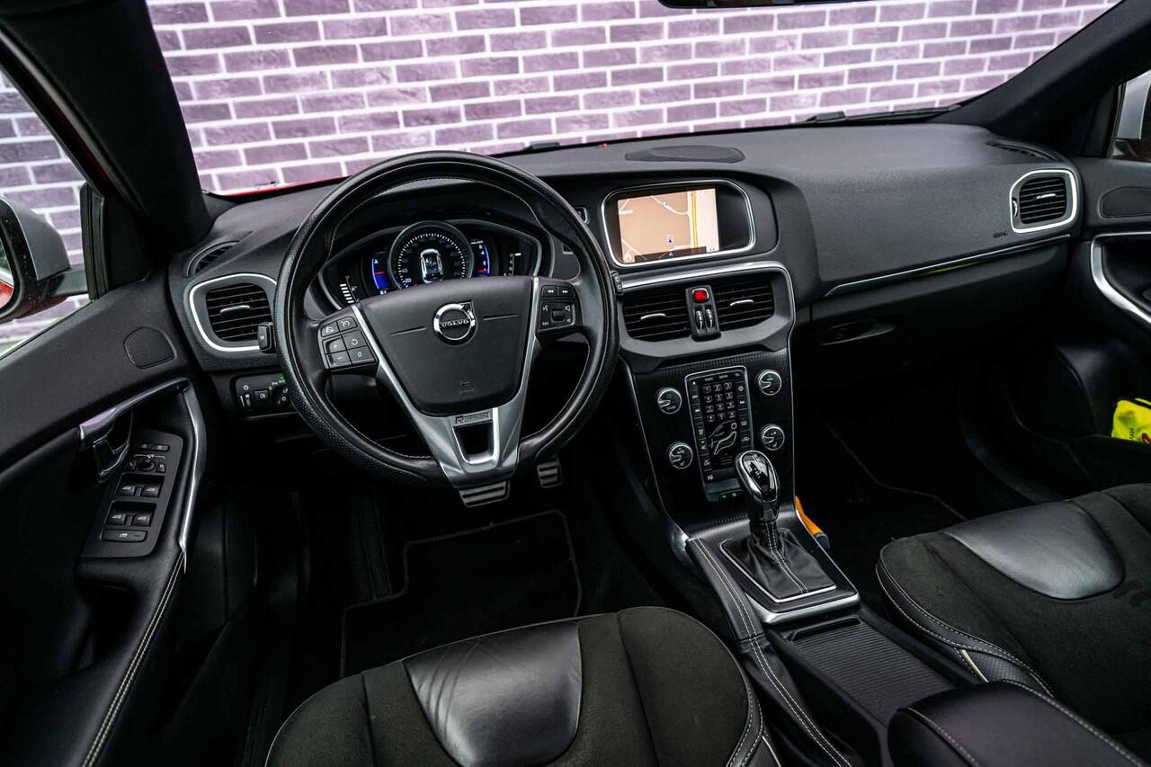 Volvo V40 1.5 T3 Polar+ Sport | Trekhaak | Panorama dak | Harman & Kardon | Achteruitrijcamera | Stoelverwarming | Climate control |