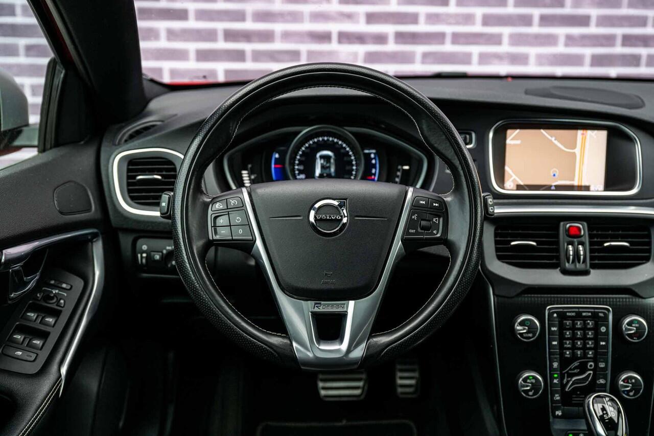 Volvo V40 1.5 T3 Polar+ Sport | Trekhaak | Panorama dak | Harman & Kardon | Achteruitrijcamera | Stoelverwarming | Climate control |