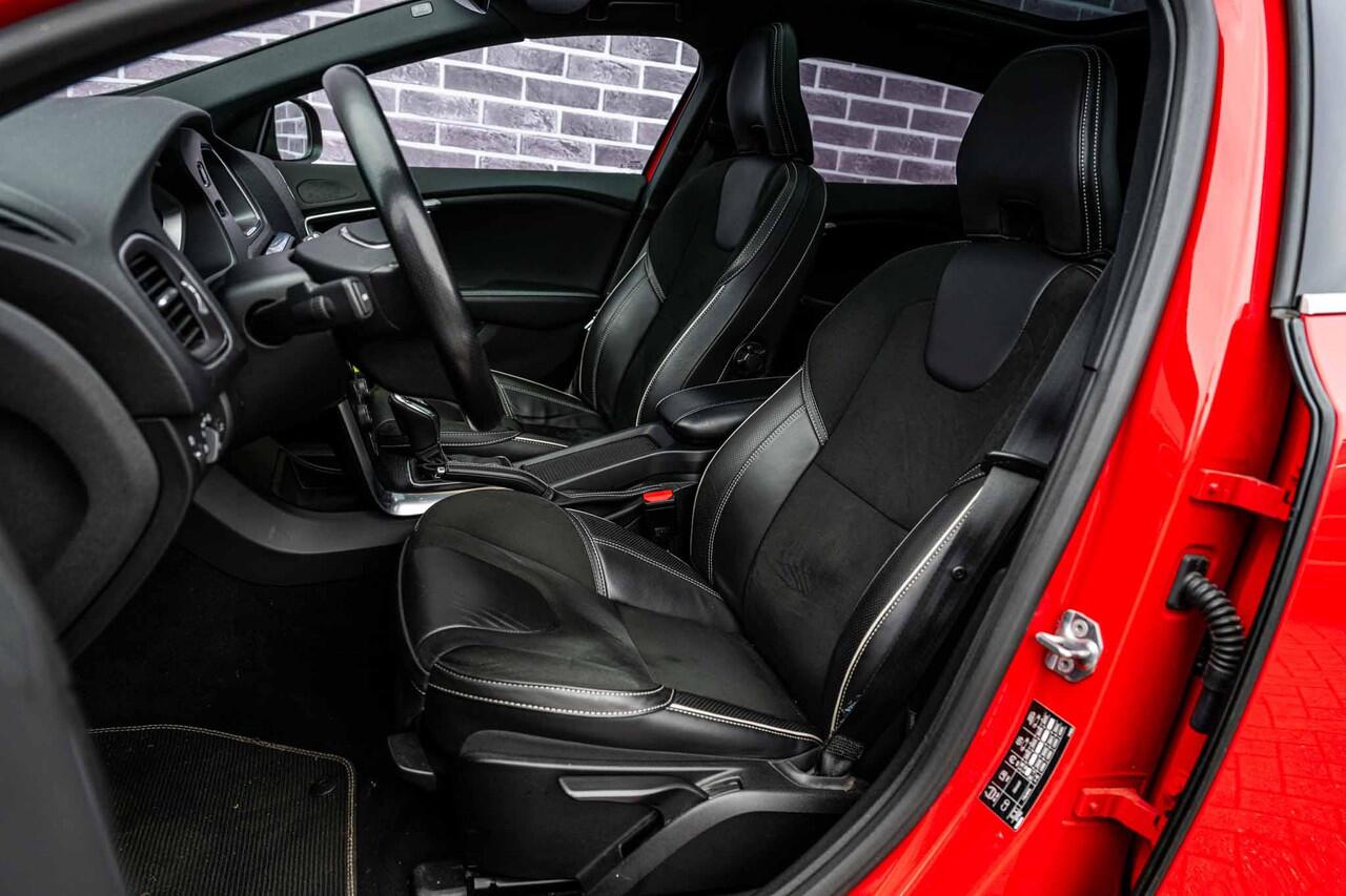 Volvo V40 1.5 T3 Polar+ Sport | Trekhaak | Panorama dak | Harman & Kardon | Achteruitrijcamera | Stoelverwarming | Climate control |