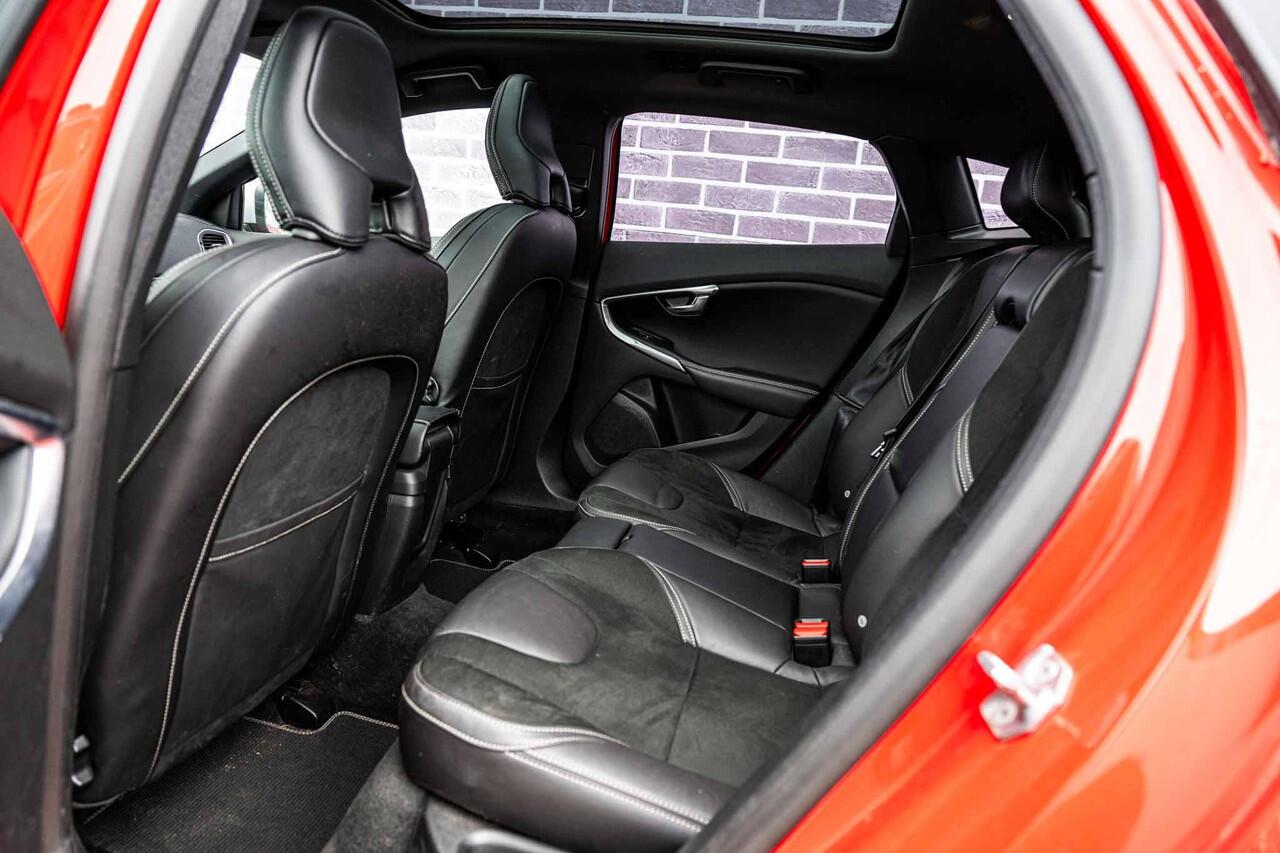 Volvo V40 1.5 T3 Polar+ Sport | Trekhaak | Panorama dak | Harman & Kardon | Achteruitrijcamera | Stoelverwarming | Climate control |