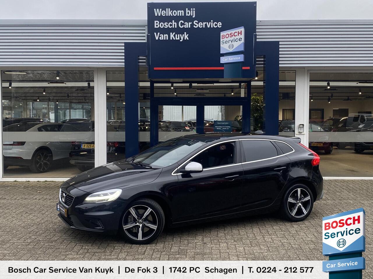 Volvo V40 1.5 T3 Polar+ Sport / Automaat / NL-Auto / Dealer-Onderhouden / Panodak / Harman-Kardon / Half-Leder/Half-Alcantara / Cruise-Control / Climate-Control / Stoelverwarming / Trekhaak / Keyless / LED / DAB Radio-Bluetooth / Navi / PDC V+A met Camera / 17'' LM