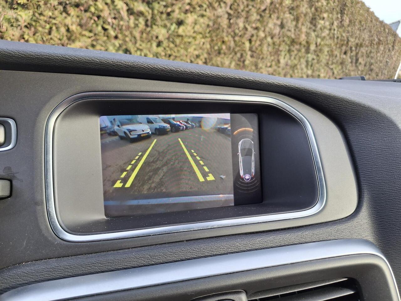 Volvo V40 T3 Polar+ Sport | R-Design | Panoramadak | H&K Audio | Camera | Keyless |