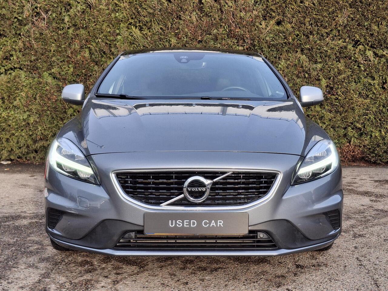 Volvo V40 T3 Polar+ Sport | R-Design | Panoramadak | H&K Audio | Camera | Keyless |