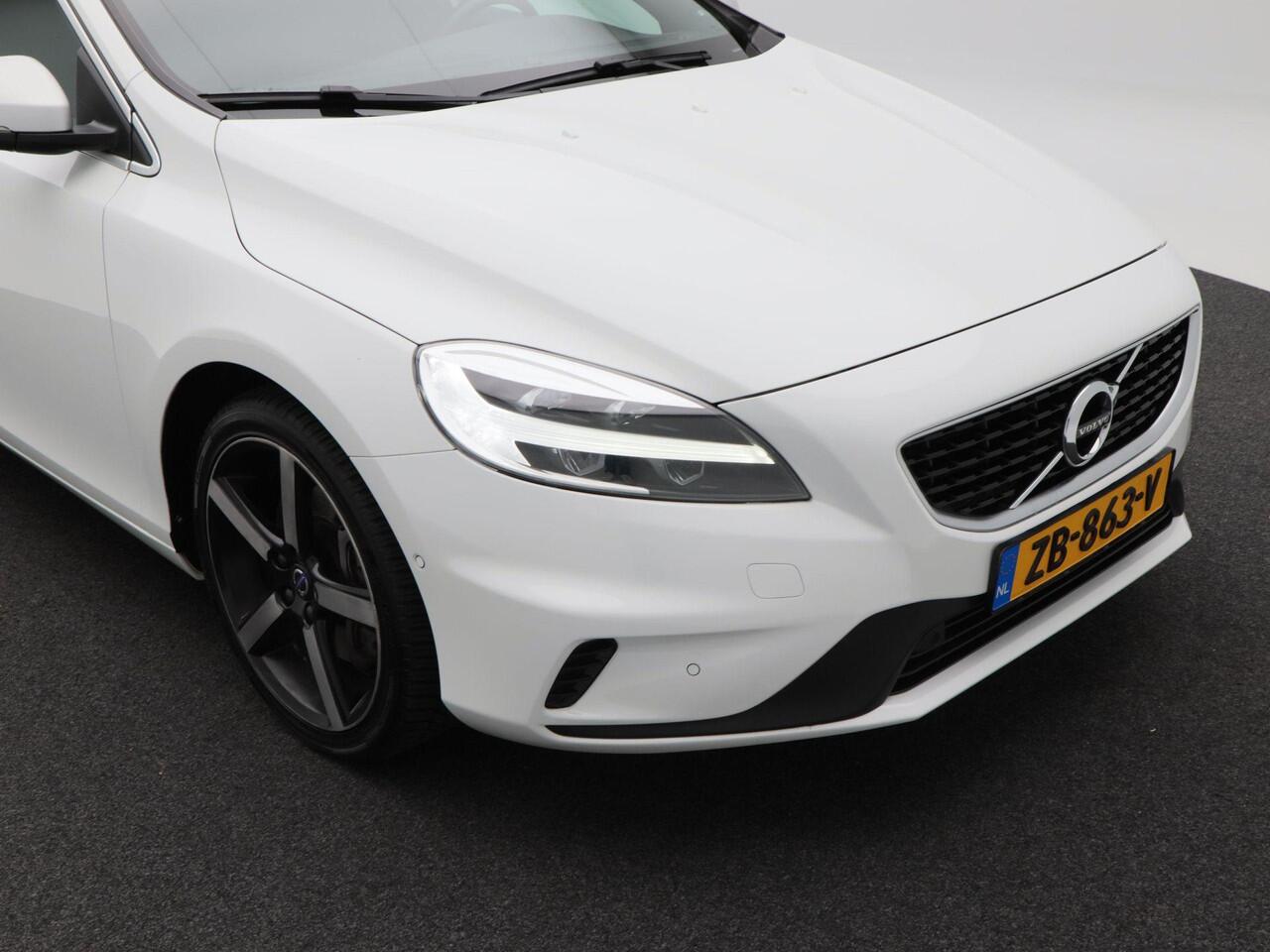Volvo V40 1.5 T3 Polar+ Sport | Stoelverwarming | Half Leer | Bluetooth | Camera | Cruise Control | Panoramadak | Navigatie | 18 Inch | 139.757 Km !!