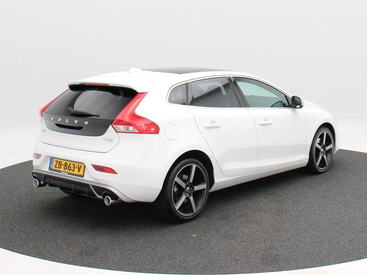 Volvo V40 1.5 T3 Polar+ Sport | Stoelverwarming | Half Leer | Bluetooth | Camera | Cruise Control | Panoramadak | Navigatie | 18 Inch | 139.757 Km !!