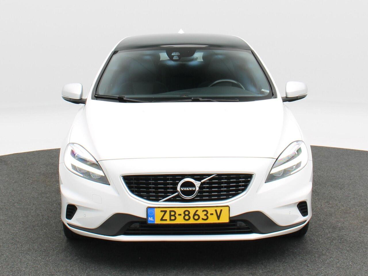 Volvo V40 1.5 T3 Polar+ Sport | Stoelverwarming | Half Leer | Bluetooth | Camera | Cruise Control | Panoramadak | Navigatie | 18 Inch | 139.757 Km !!