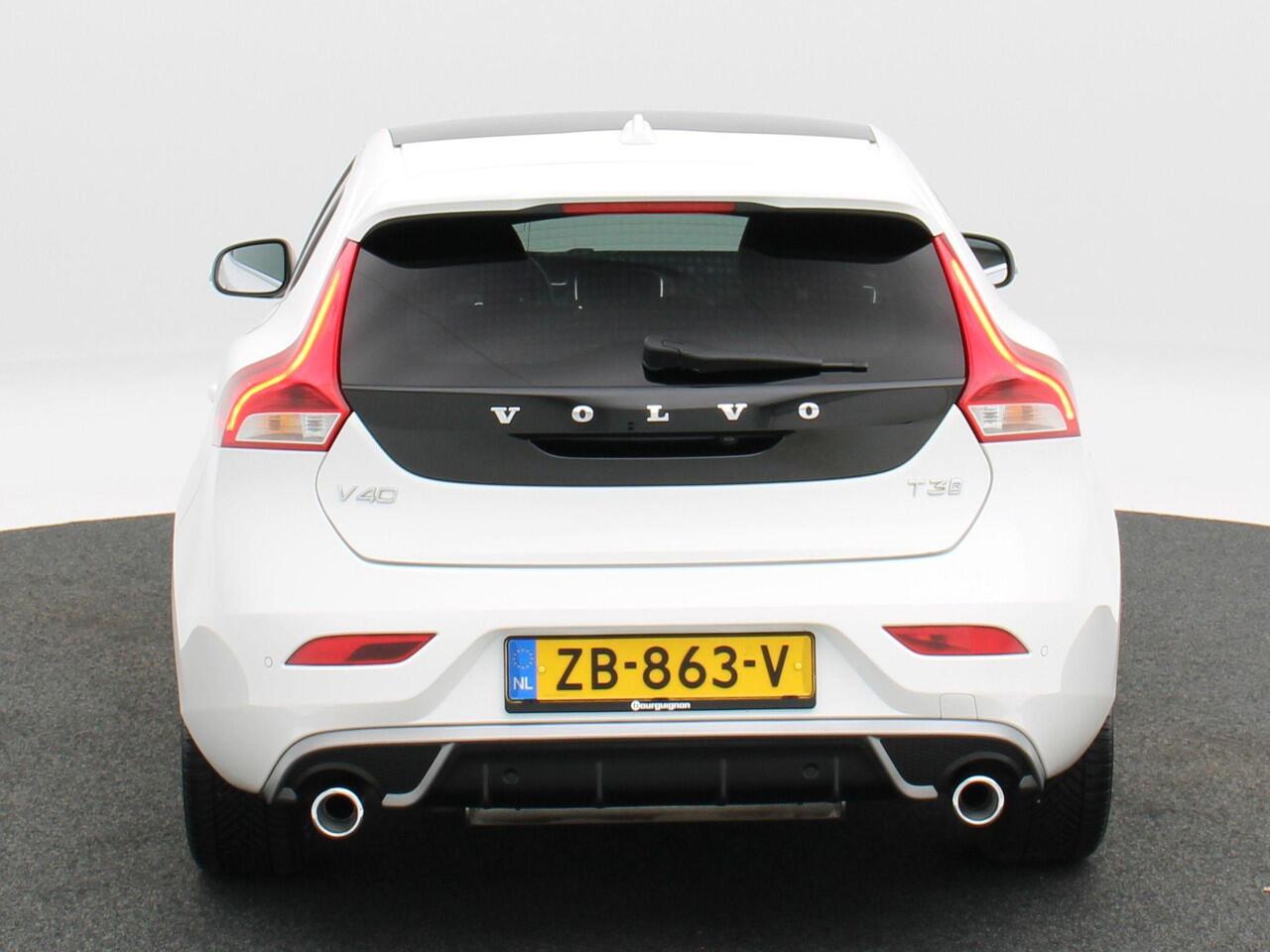 Volvo V40 1.5 T3 Polar+ Sport | Stoelverwarming | Half Leer | Bluetooth | Camera | Cruise Control | Panoramadak | Navigatie | 18 Inch | 139.757 Km !!