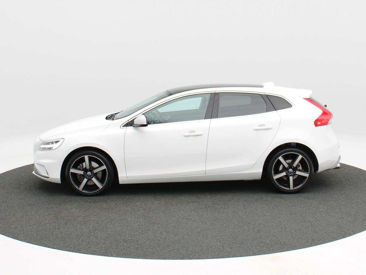 Volvo V40 1.5 T3 Polar+ Sport | Stoelverwarming | Half Leer | Bluetooth | Camera | Cruise Control | Panoramadak | Navigatie | 18 Inch | 139.757 Km !!
