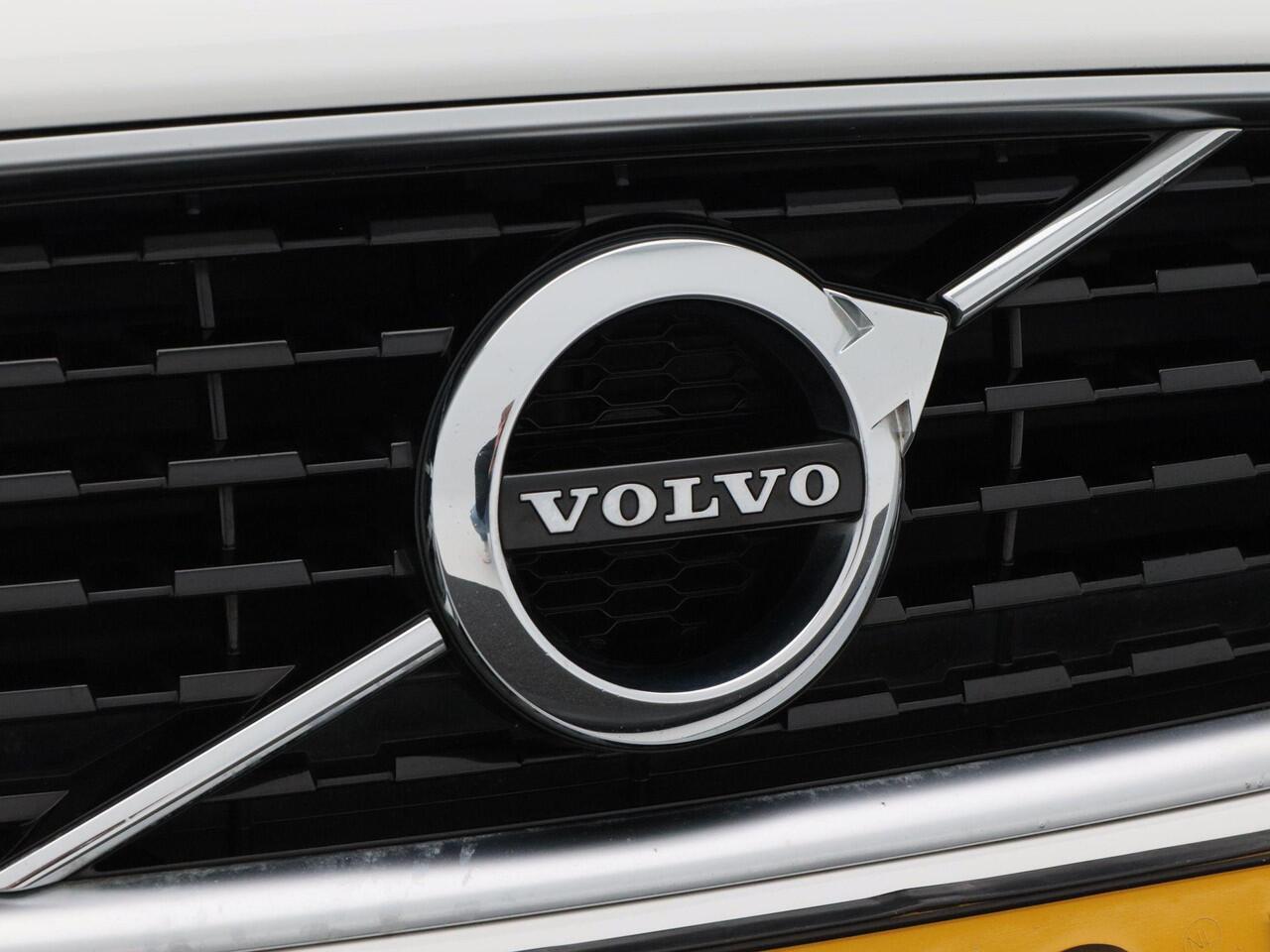Volvo V40 1.5 T3 Polar+ Sport | Stoelverwarming | Half Leer | Bluetooth | Camera | Cruise Control | Panoramadak | Navigatie | 18 Inch | 139.757 Km !!
