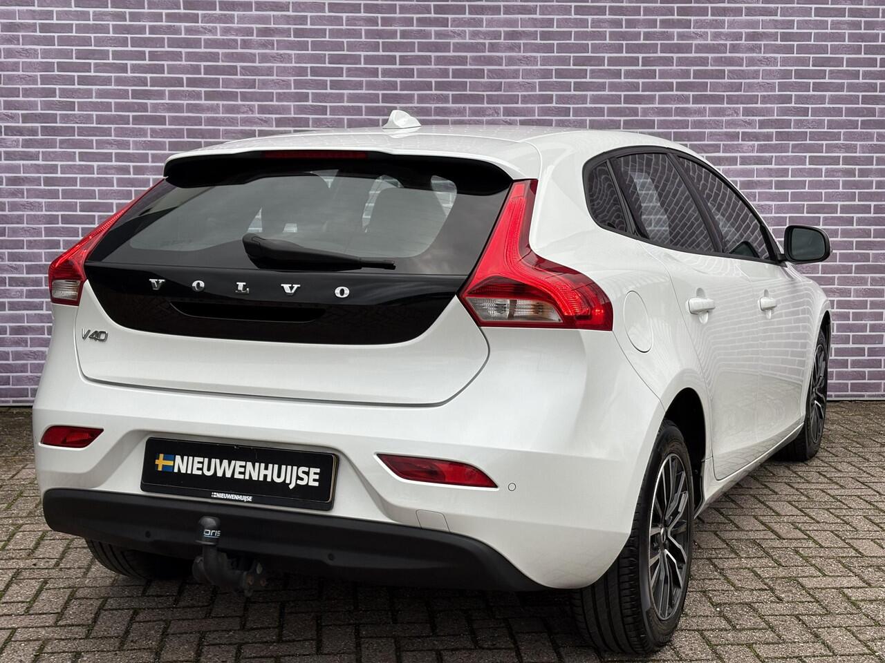 Volvo V40 1.5 T2 Polar+ | Stoelverwarming | Volvo on Call | DAB | High Performance Audio | Elektrisch verwarmbare voorruit | Parkeersensoren | Climate Control |