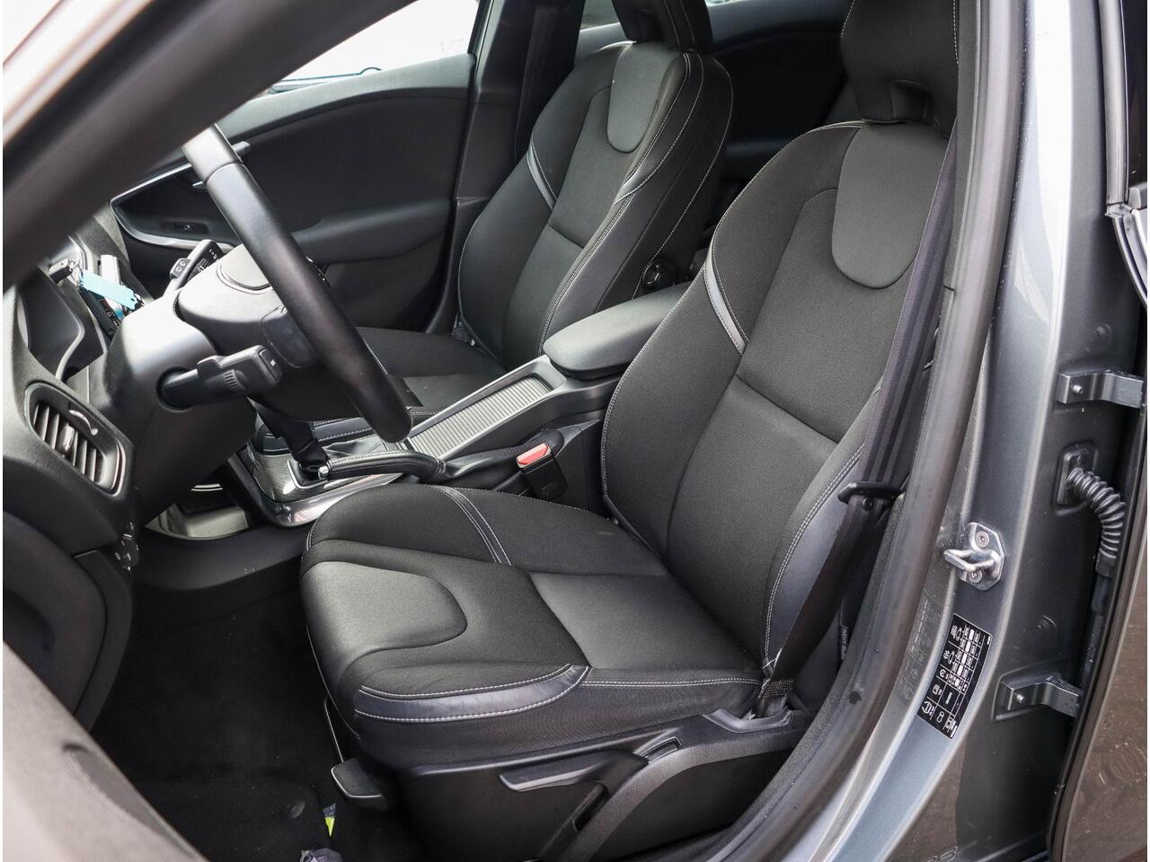 Volvo V40 1.5 T2 Polar+ Automaat | Navigatie | Stoelverwarming | LED